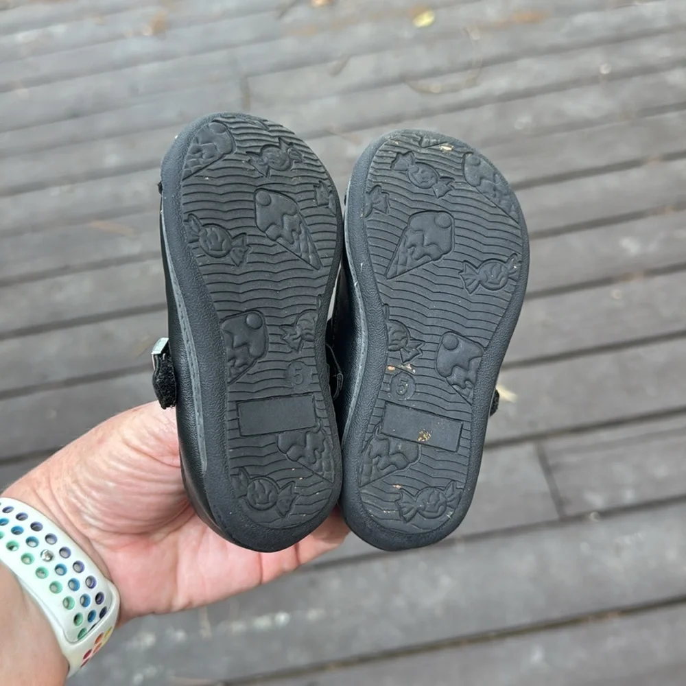 Olive & Edie Darcie Black Mary Jane Girls Shoes size 5M